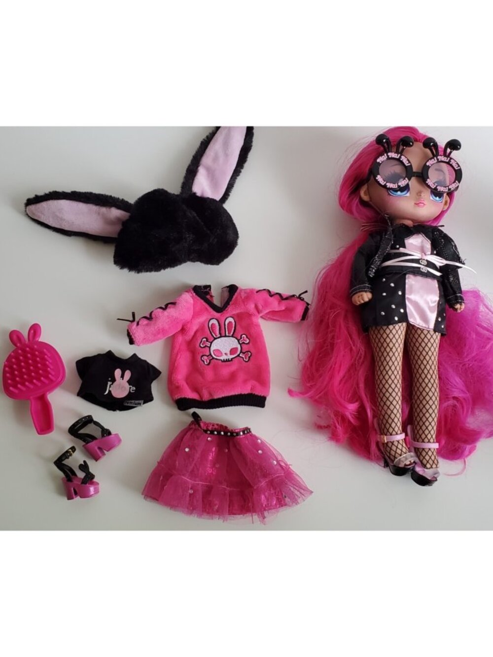 Na Na Na Surprise Ultimate Surprise Black Bunny Teen Fashion Doll & Accessories